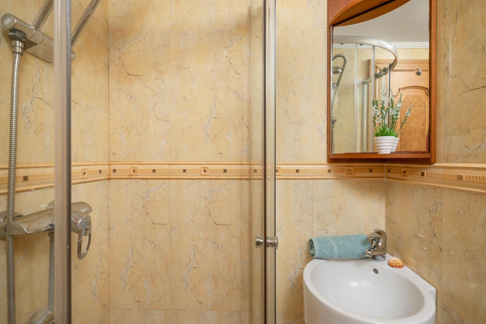 Beachfront, Two Bed- & Bathrooms, Private Parking Fuengirola Esterno foto