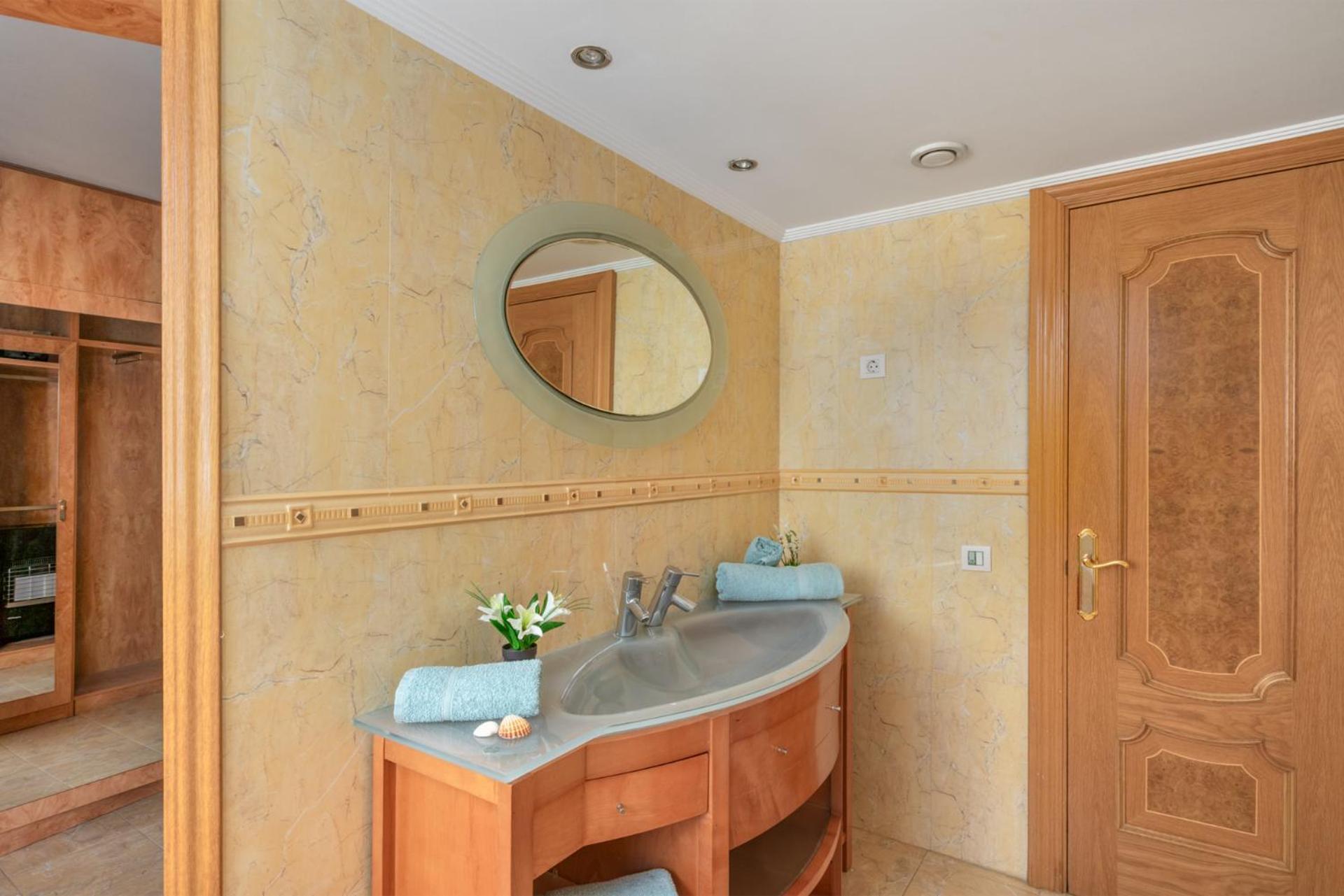 Beachfront, Two Bed- & Bathrooms, Private Parking Fuengirola Esterno foto