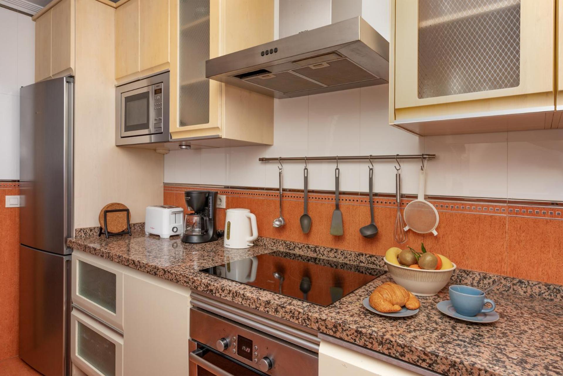 Beachfront, Two Bed- & Bathrooms, Private Parking Fuengirola Esterno foto