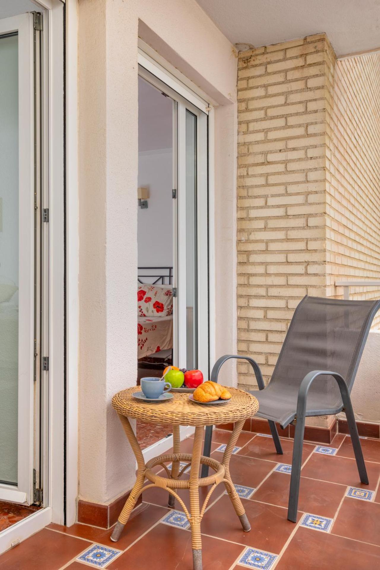 Beachfront, Two Bed- & Bathrooms, Private Parking Fuengirola Esterno foto
