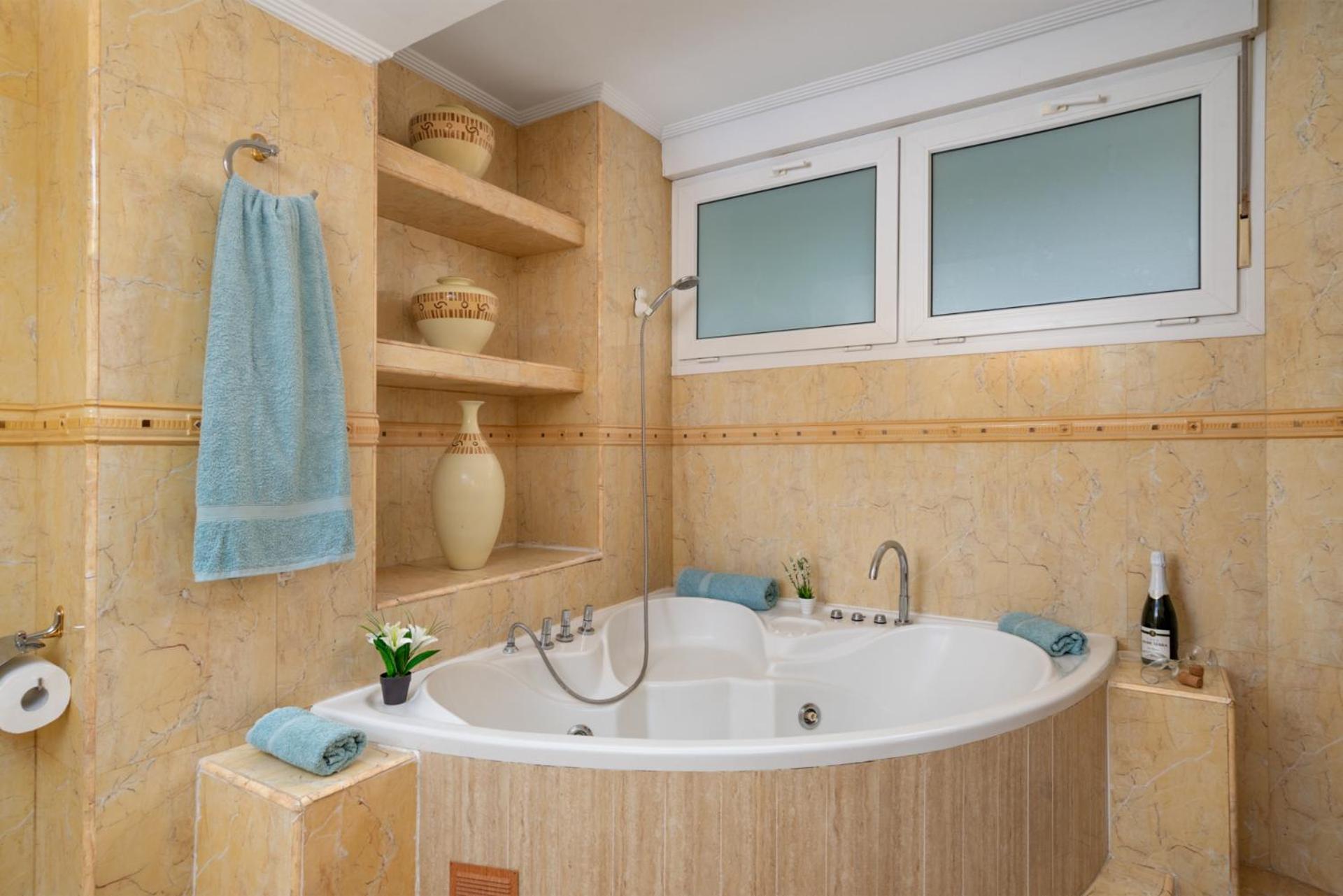 Beachfront, Two Bed- & Bathrooms, Private Parking Fuengirola Esterno foto