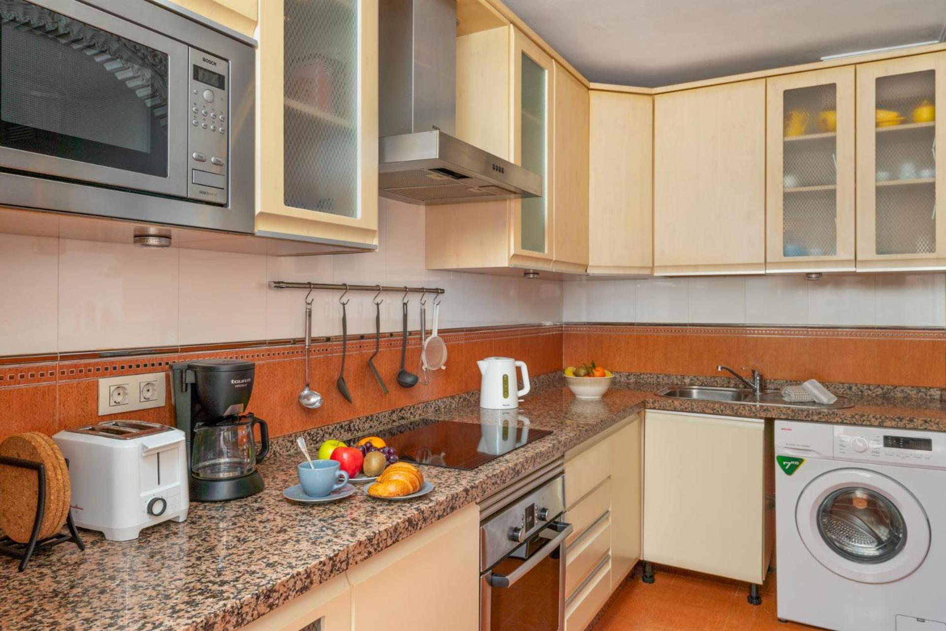 Beachfront, Two Bed- & Bathrooms, Private Parking Fuengirola Esterno foto