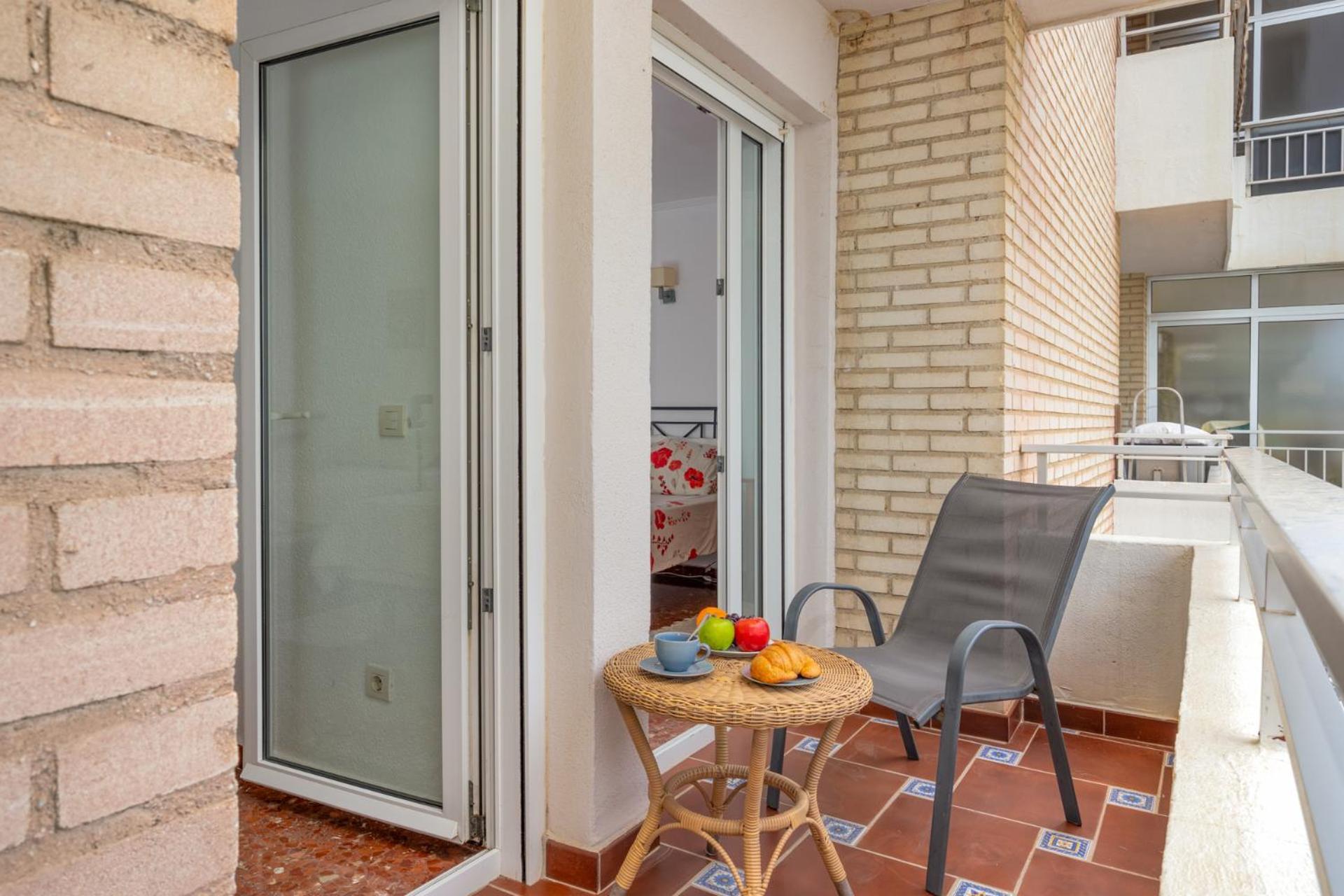 Beachfront, Two Bed- & Bathrooms, Private Parking Fuengirola Esterno foto